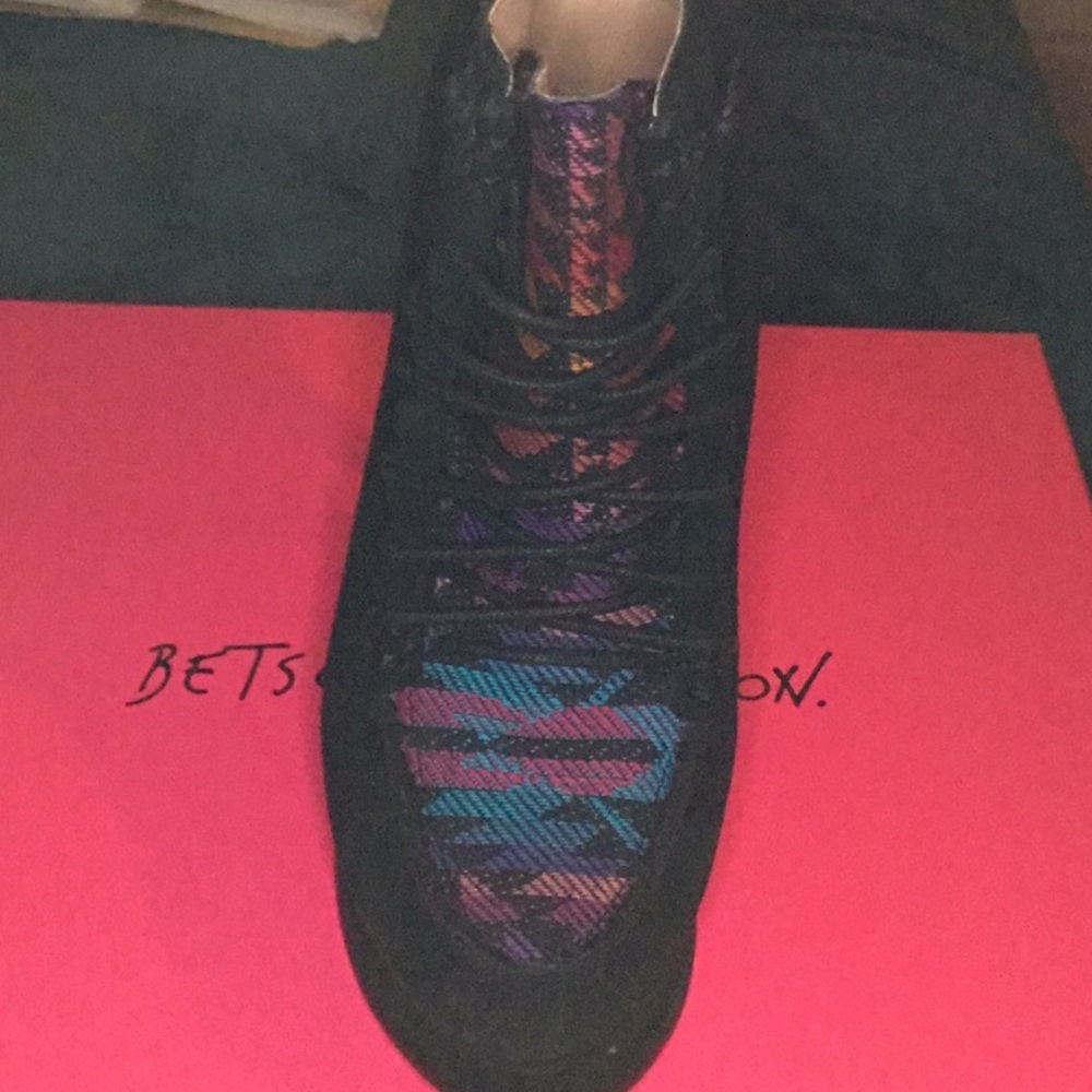 Brand new Betsy Johnson size 7.5 black with multi